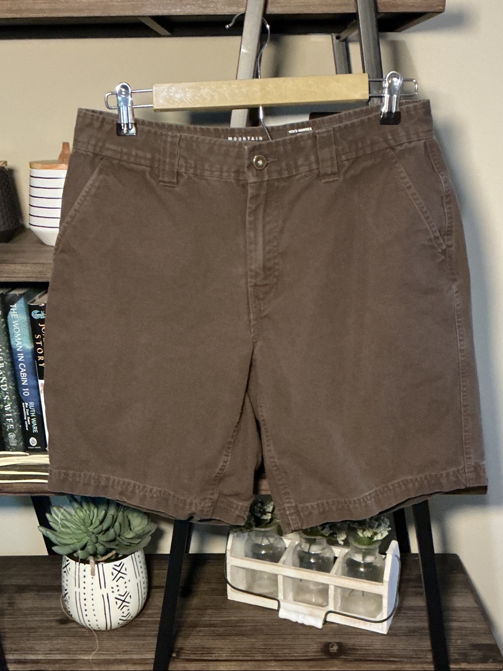 Mountain Hardwear Brown Flat Front Men's Shorts Size 30